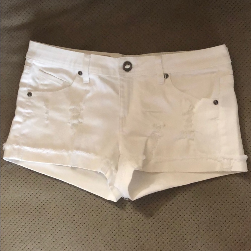 Junior’s Volcom short short fit, size 7, like new.